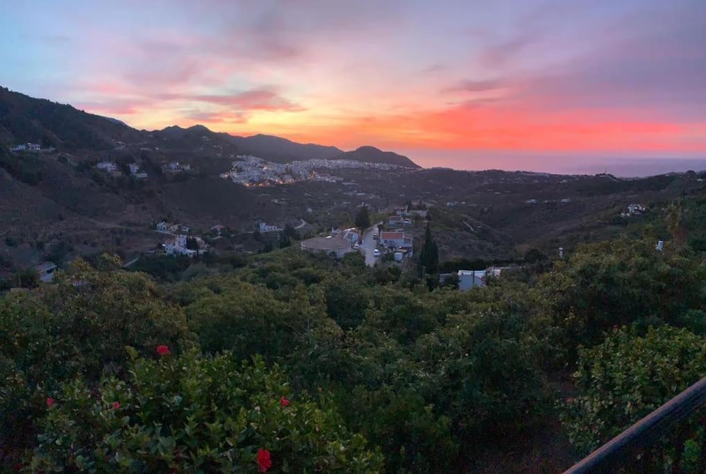 Villa En Frigiliana Con Piscina, Jacuzzi Y Espectaculares Vistas Exterior foto